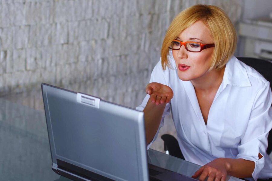 7 Flirty Texts That Spark Real Attraction and Keep Them Hooked