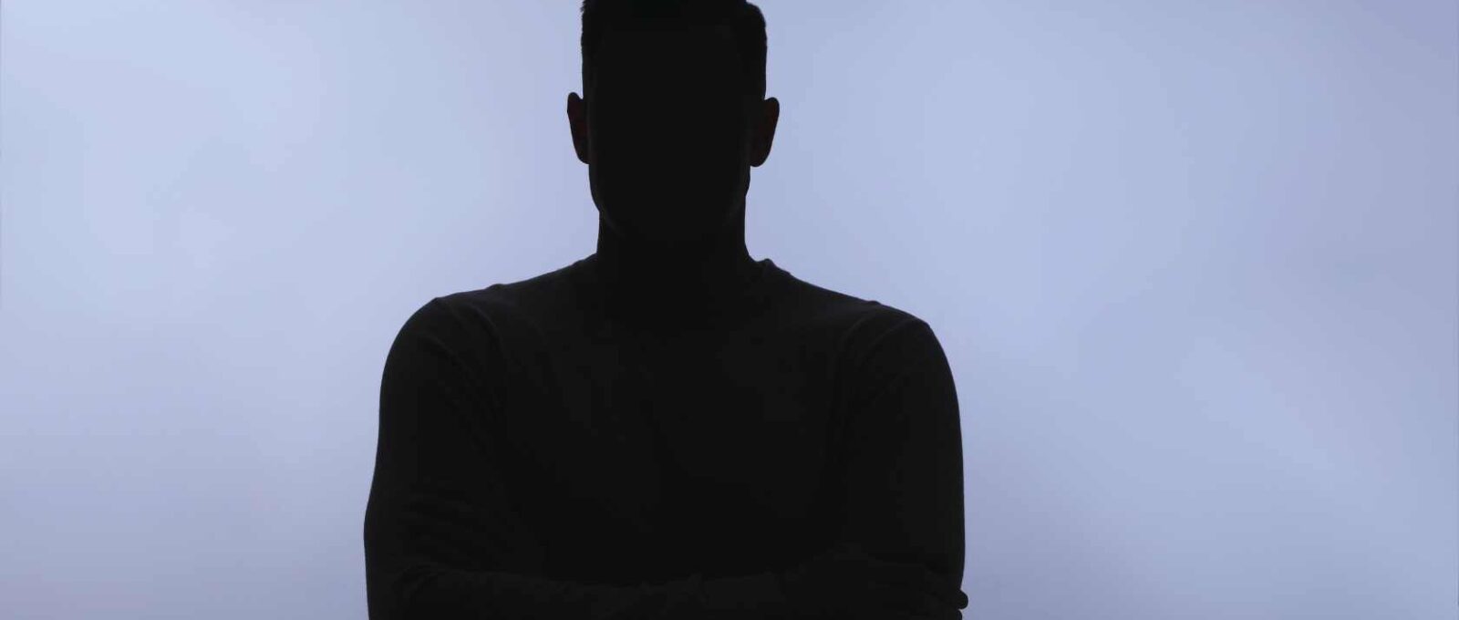 The Pros and Cons of Staying Anonymous in a New Online Relationship