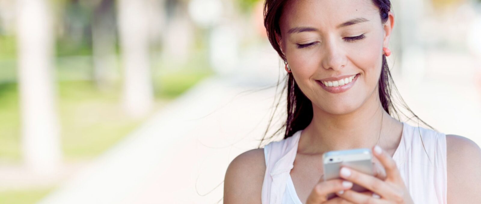 How to Flirt Naturally in Online Dating Conversations